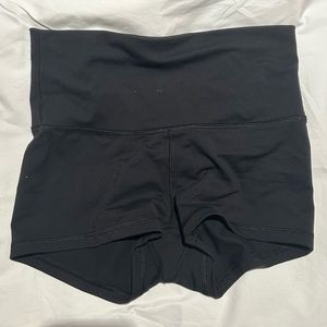 Aritzia TNA size small never worn black shorts 2” inseam